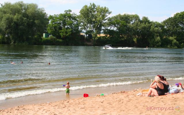 Autokemp Kačer jezero Ovčáry